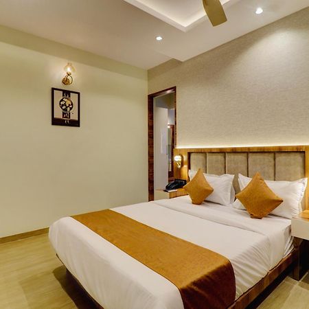 Home2 Studio Apartments Мумбаи Экстерьер фото