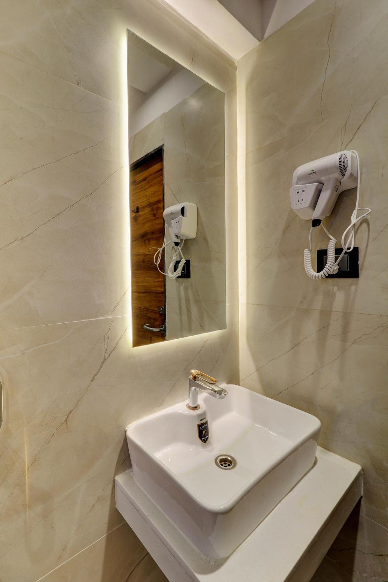 Home2 Studio Apartments Мумбаи Экстерьер фото