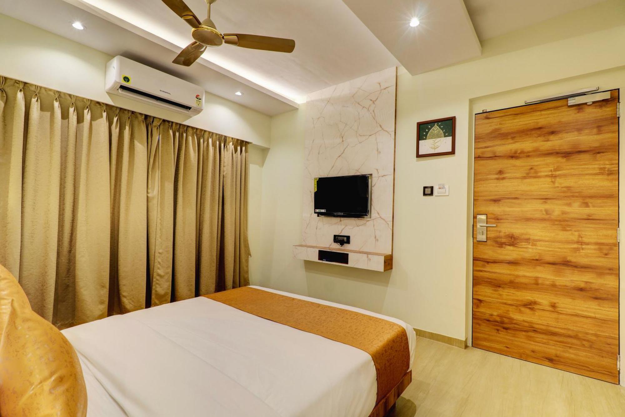 Home2 Studio Apartments Мумбаи Экстерьер фото