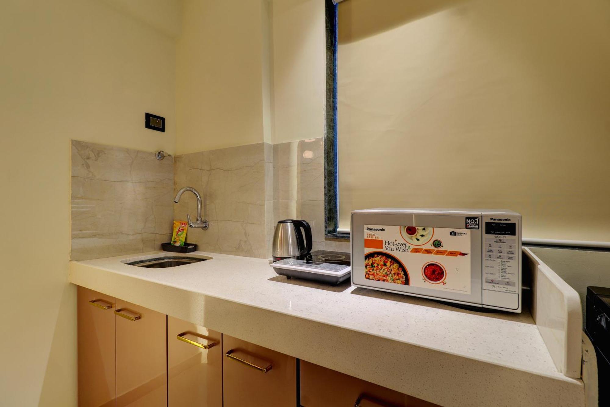 Home2 Studio Apartments Мумбаи Экстерьер фото