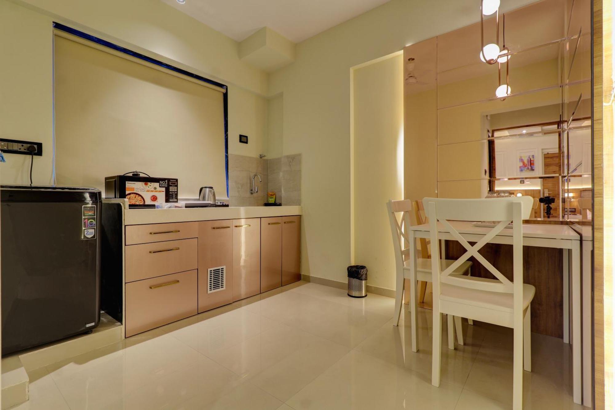Home2 Studio Apartments Мумбаи Экстерьер фото