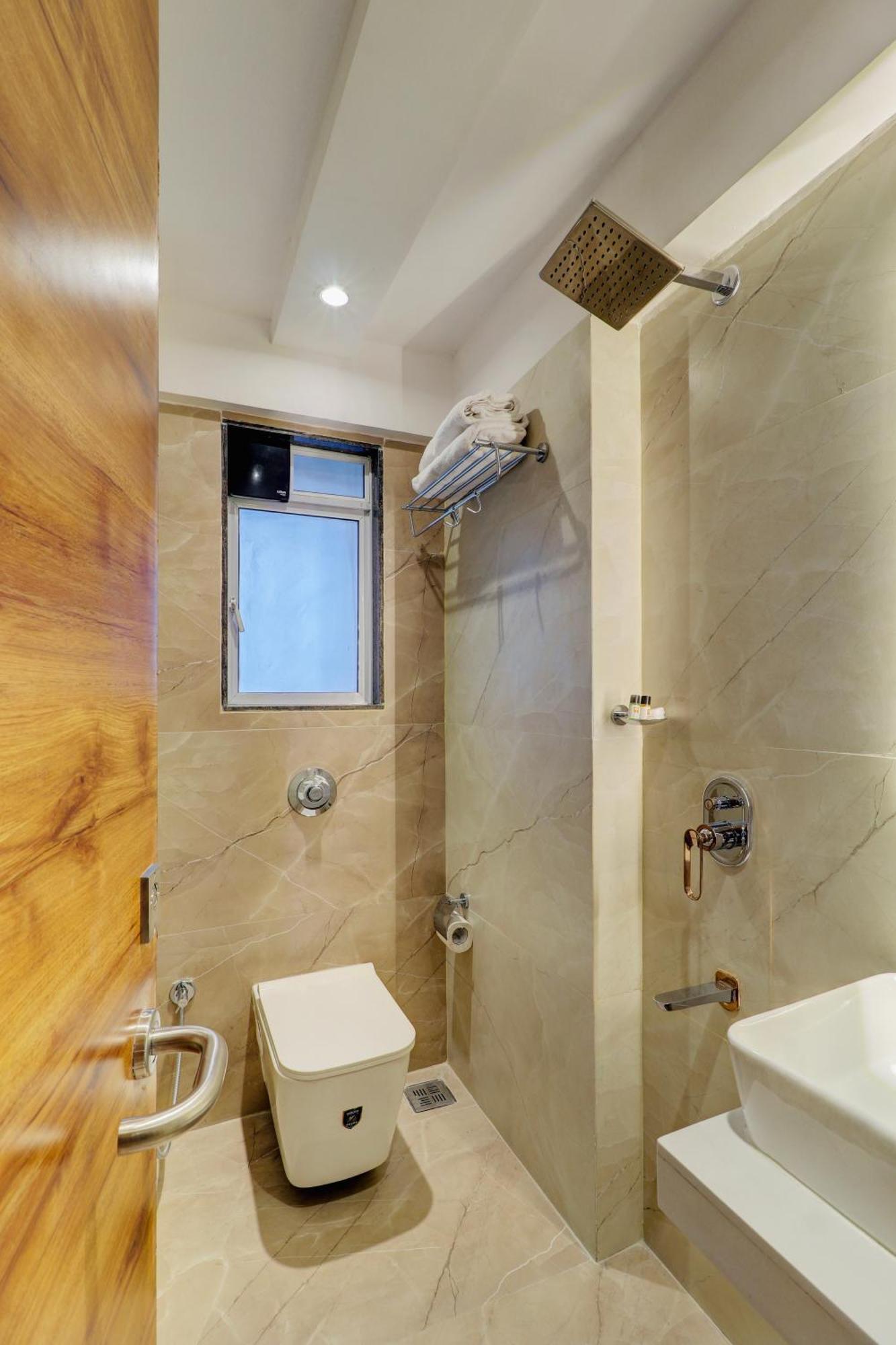 Home2 Studio Apartments Мумбаи Экстерьер фото