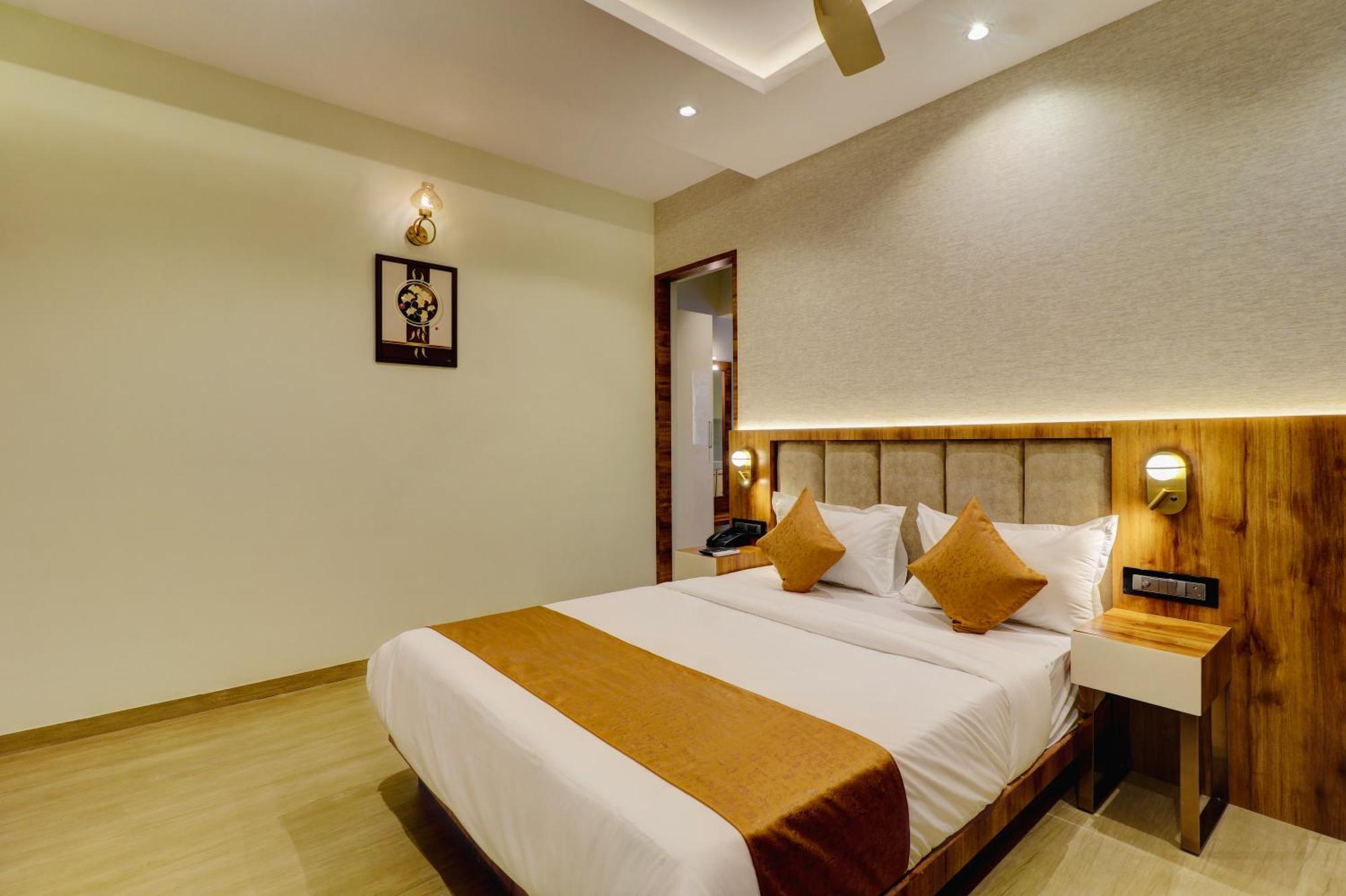 Home2 Studio Apartments Мумбаи Экстерьер фото
