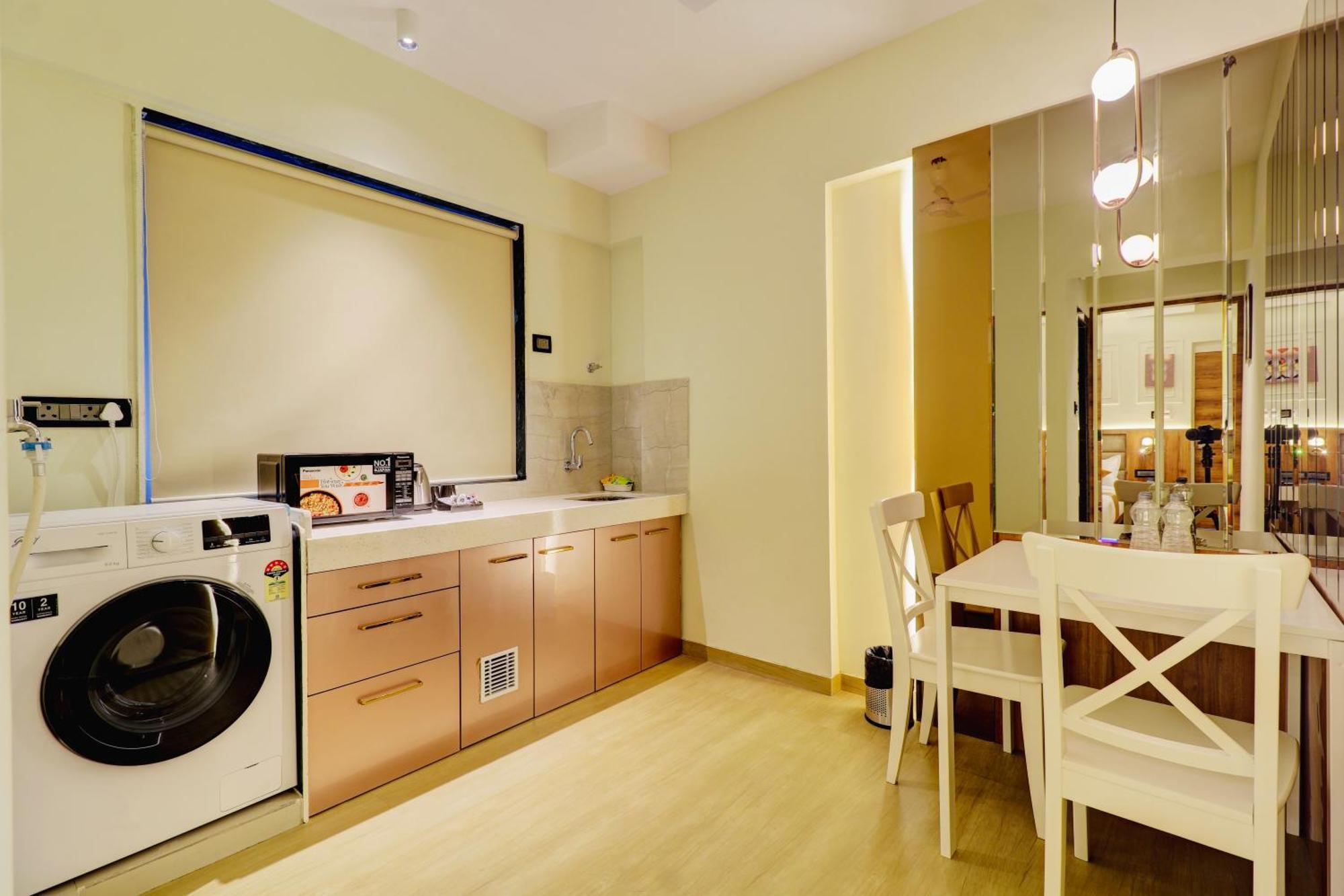 Home2 Studio Apartments Мумбаи Экстерьер фото